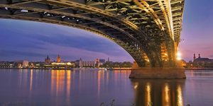 Theodor-Heuss-Brücke Blick nach Mainz über den Rhein