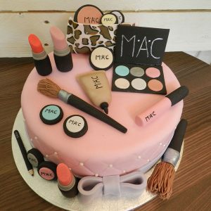 Torte MAC-Kosmetik von Jenn‘s Tortenstudio