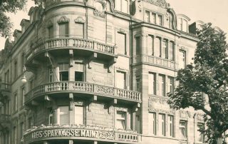 alte Schwarz-Weiß Fotografie Gebäudekomplex Kreis-Sparkasse Mainz