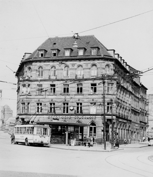 alte Schwarz-Weiß Fotografie der Städtischen Sparkasse Mainz