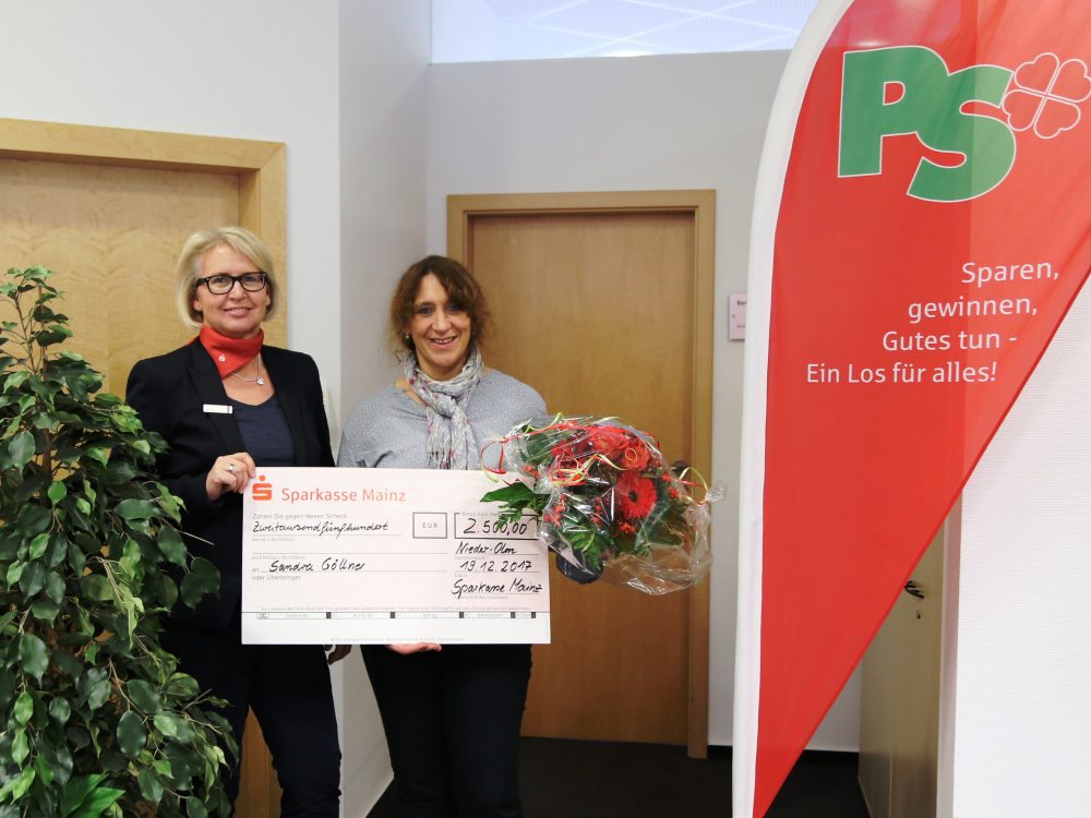 Scheckübergabe an PS-Los-Gewinnerin 2017 Sparkasse Mainz