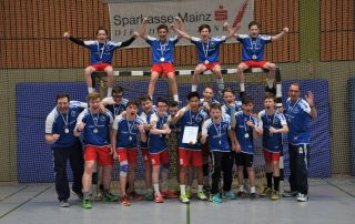 Gruppenbild Turnverein Nieder-Olm Handball Jugend in Sporthalle
