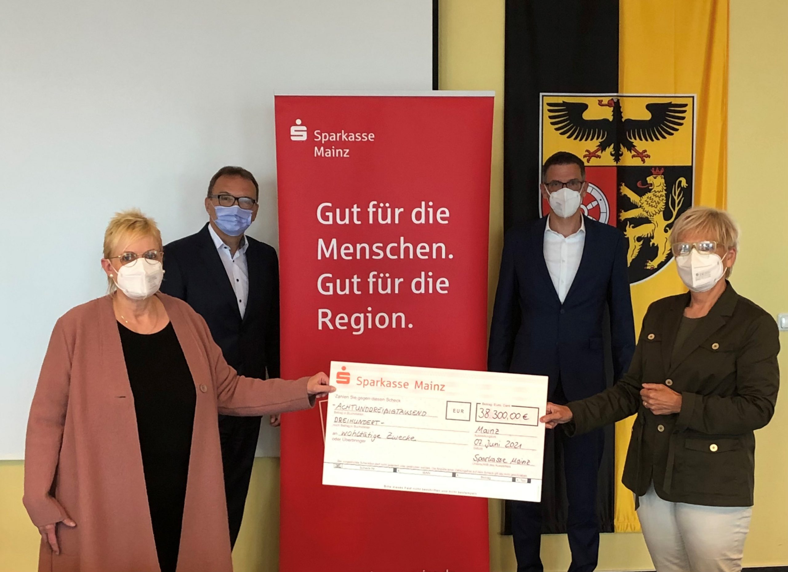 Sparkasse Mainz fördert Bildungsprojekte im Landkreis Mainz-Bingen mit 38.300 Euro für soziale Zwecke