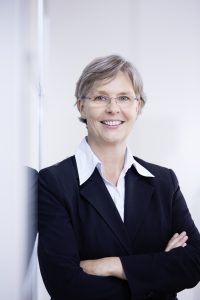 Dr. Gabriele Widmann, Deka-Volkswirtin