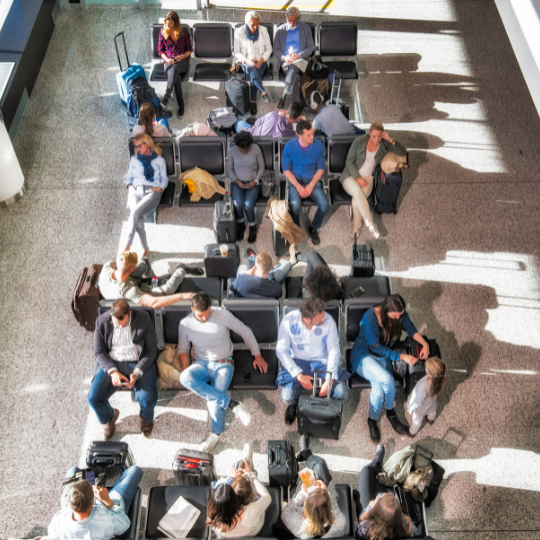 Chaos auf Flughäfen und an Bahnhöfen: Ihre Reiserechte