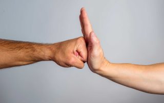 Null Toleranz bei Gewalt: Die Rheinhessen Sparkasse ist ein gewaltfreier Ort.