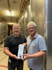 Michael Holzer und Ludger Reffgen bieten einen neuen Ansatz zur Direktvermarktung in Rheinhessen an.