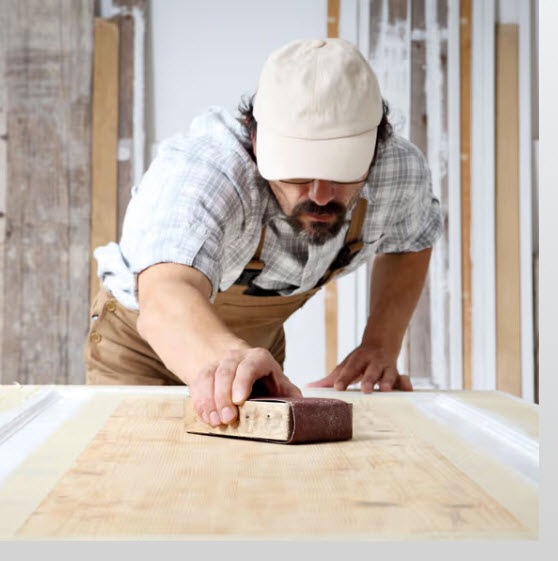 Ein Handwerker bei der Arbeit